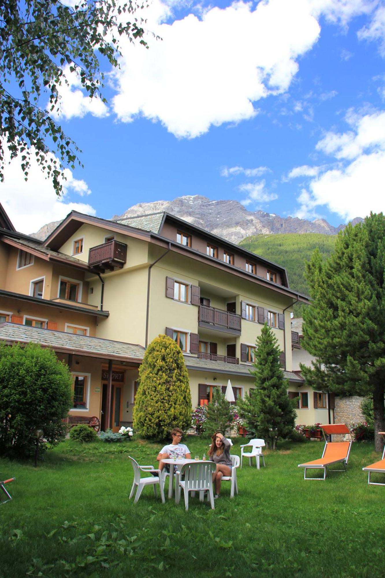 Meuble Sci Sport Hotel Bormio Exterior photo