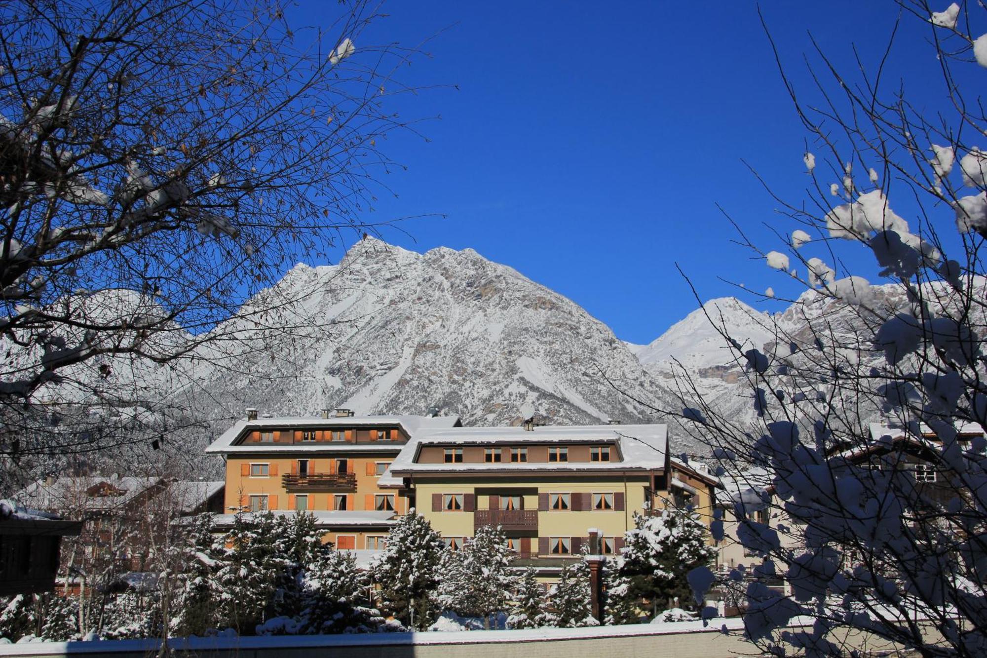 Meuble Sci Sport Hotel Bormio Exterior photo