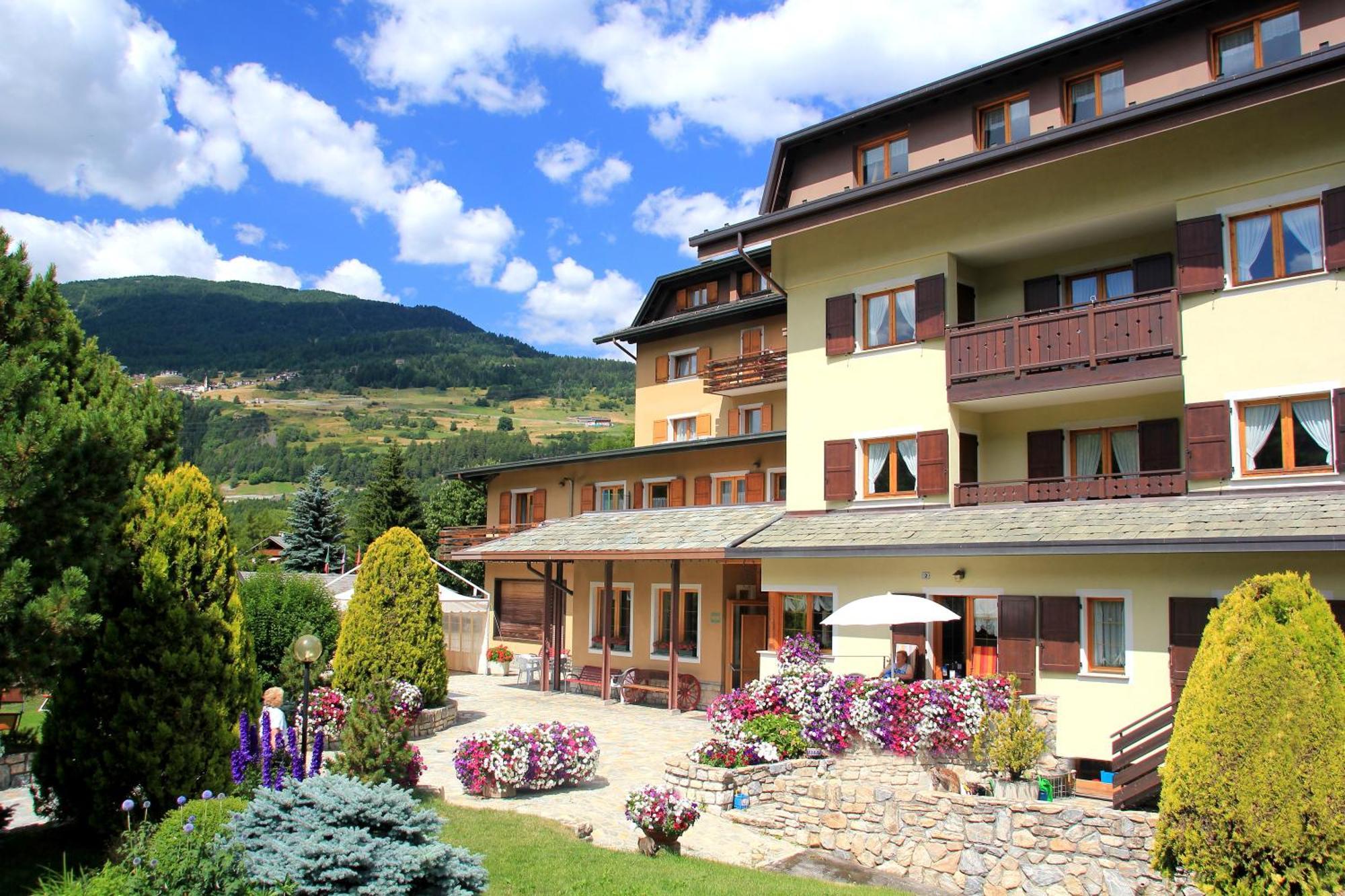 Meuble Sci Sport Hotel Bormio Exterior photo