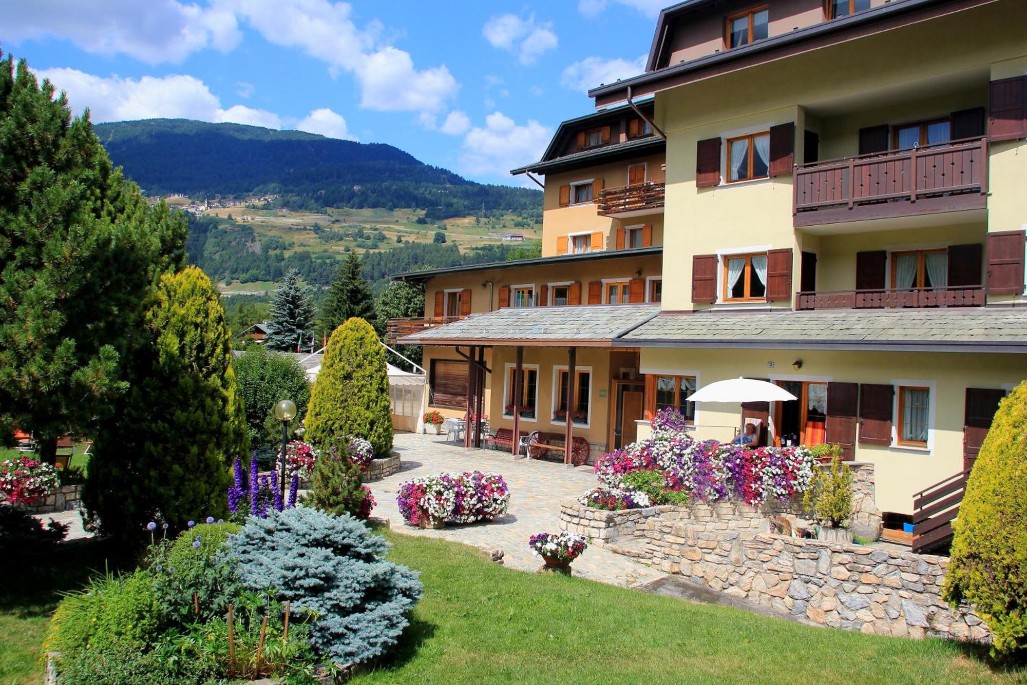 Meuble Sci Sport Hotel Bormio Exterior photo