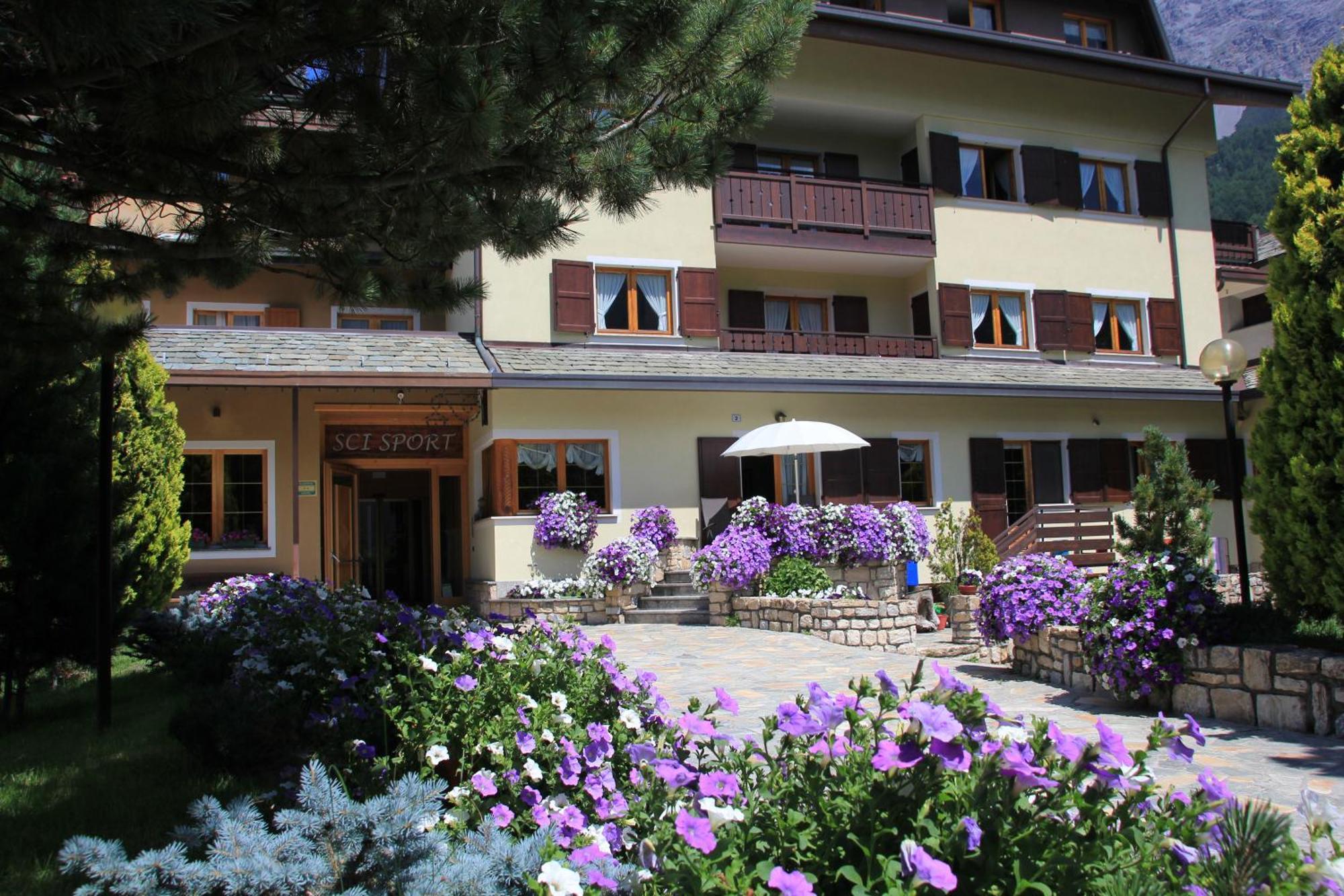 Meuble Sci Sport Hotel Bormio Exterior photo