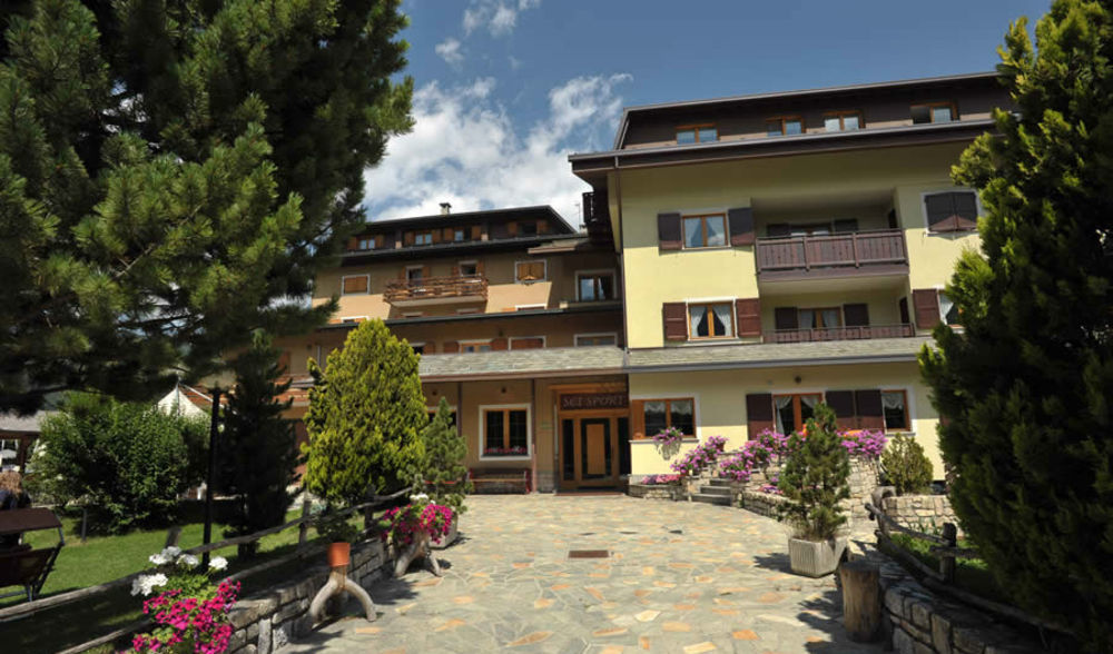 Meuble Sci Sport Hotel Bormio Exterior photo