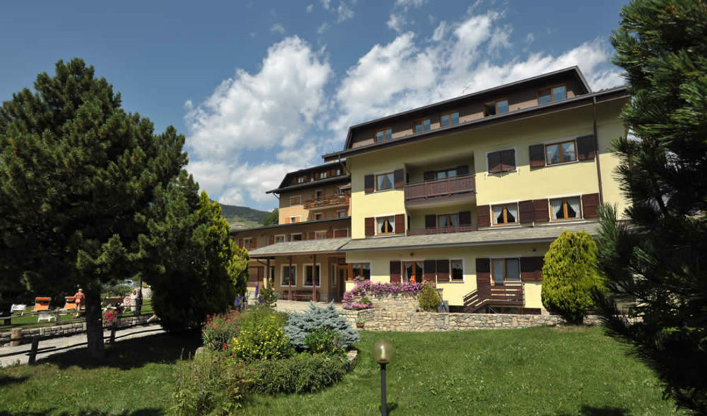 Meuble Sci Sport Hotel Bormio Exterior photo